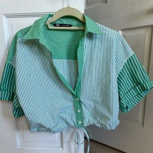 Zara Cropped green button down
